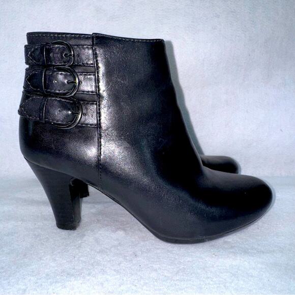 Women’s Clarks Artisan Black Leather 3” Heeled Booties Zip-Up Ankle Boots sz 5 - Picture 1 of 8